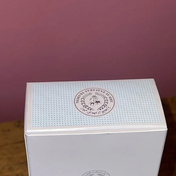 Yara Perfume with Pink Accents - Picture 5 of 8